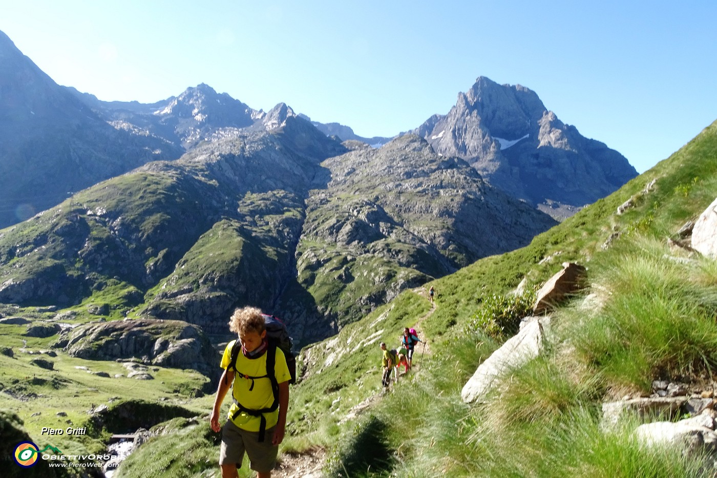 15 Saliamo in decisa salita la Valle di Malgina.JPG